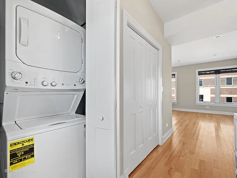 2329 W Chicago Ave — Photo 14