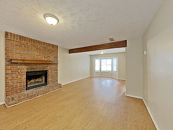 4th image of 3041 Eastland Way