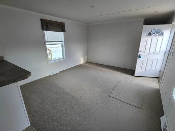 5425 Valley Dr, Bettendorf, IA