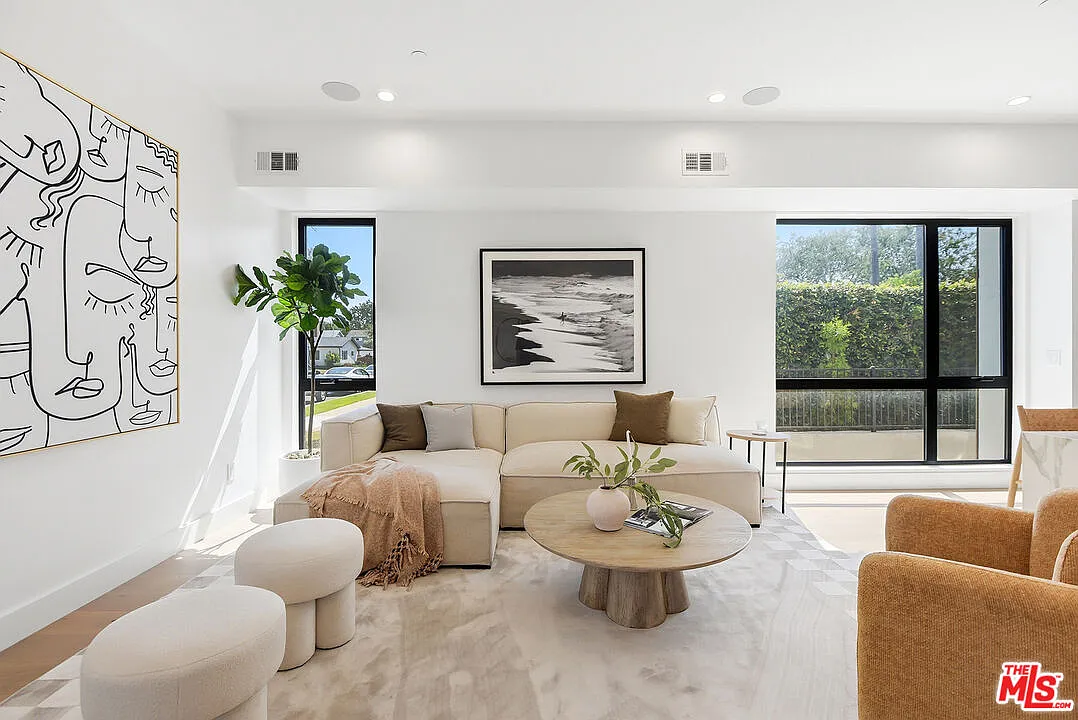 3 bed, 2.5 bath, 1745 sqft, $7,999 — Photo 4