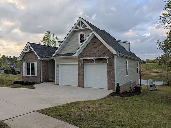 2nd image of 420 Congaree Rd