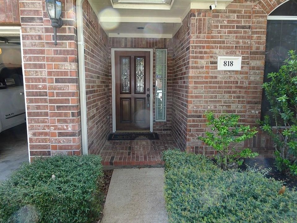 1st image of 818 Tennyson Dr