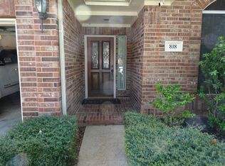 818 Tennyson Dr, Pearland, TX 77584