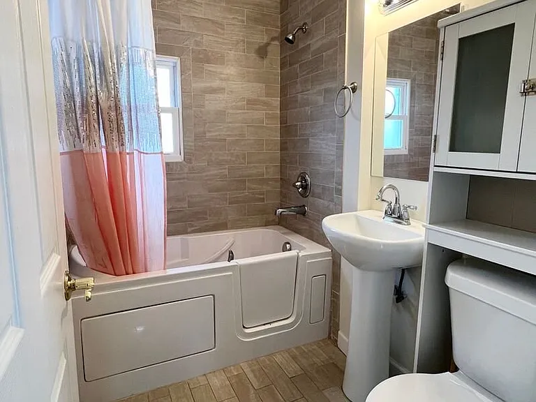 7531 N Inkster Rd — Photo 10