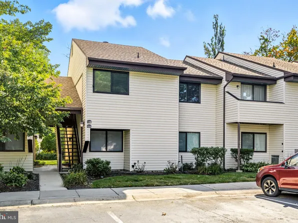 12 E Daisy Ln, Mount Laurel, NJ 08054