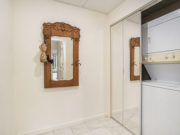 3rd image of 225 Columbia Ave W APT 6