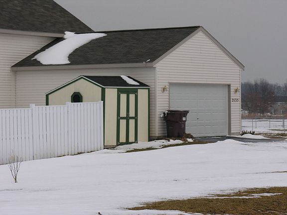 2.5 Stall Garage, Privacy Fence, Storage Barn