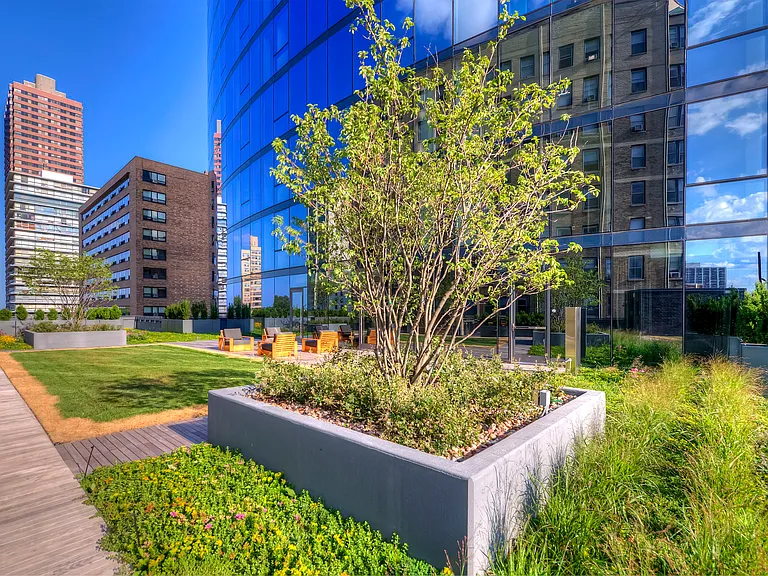 2950 North Sheridan — Photo 8