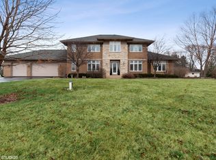 2606 Sanctuary Ln, Spring Grove, IL 60081