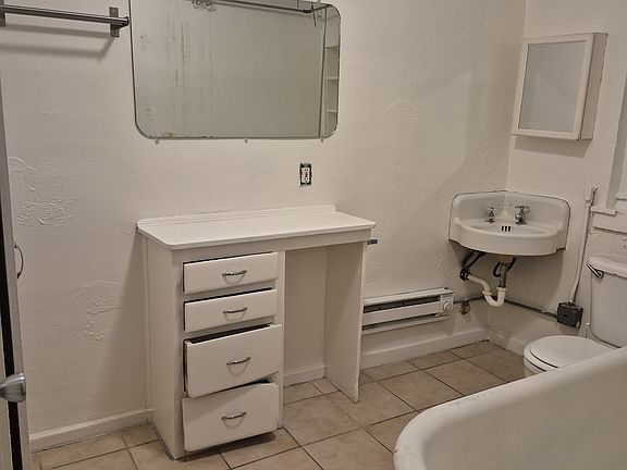 4th image of 105 E 13th St #4