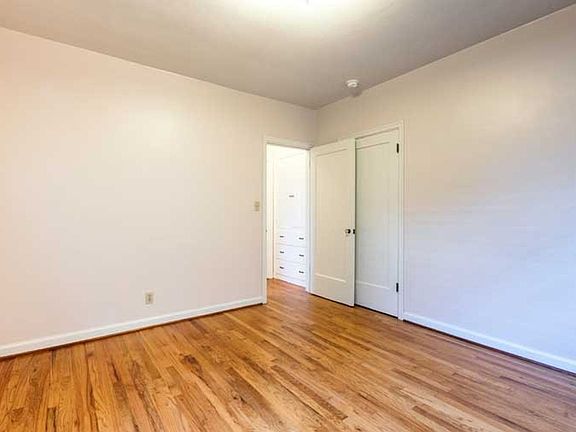 3rd image of 4405 NE Hoyt St #1B-1Ba-680Sqft