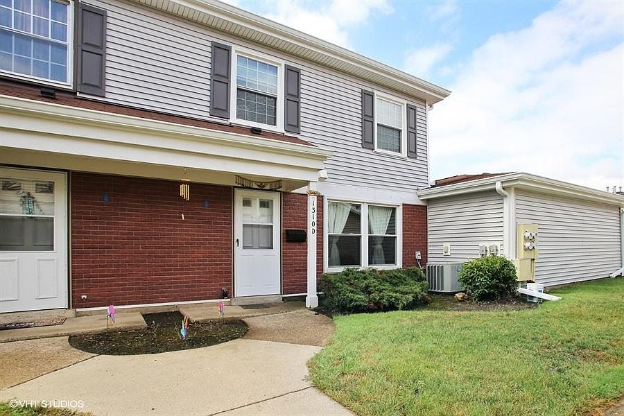 1st image of 1310 Kingsbury Dr Unit D