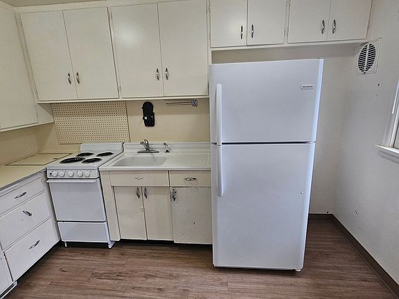 4th image of 415 E Wallace Ave #3