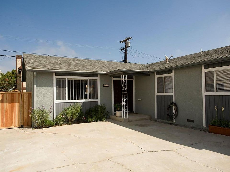 Front view of rear house on a duplex lot. Ample parking spac