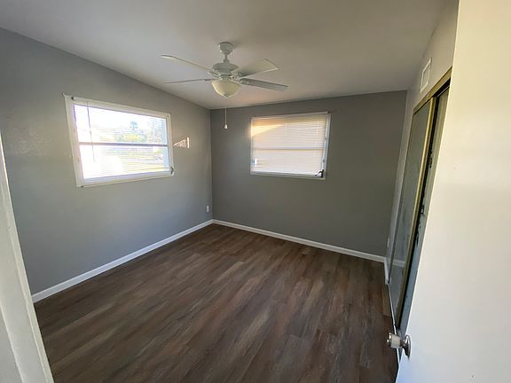 4th image of 201 58th Ave NE
