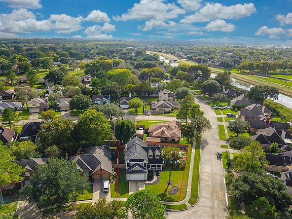 Stunning bird eye view of property and surroundings