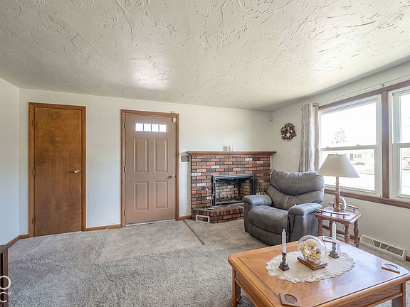 3rd image of 4117 Alpine Dr