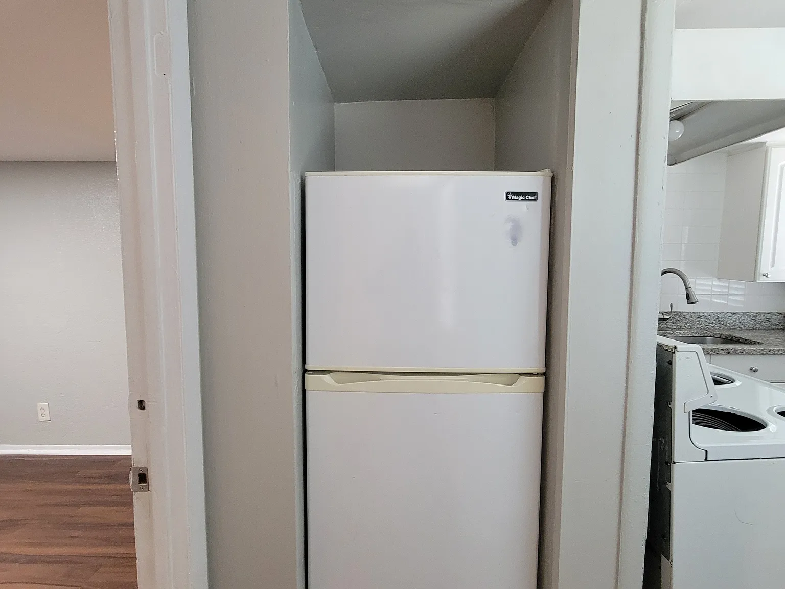 1 bed, 400 sqft, $1,250 — Photo 3
