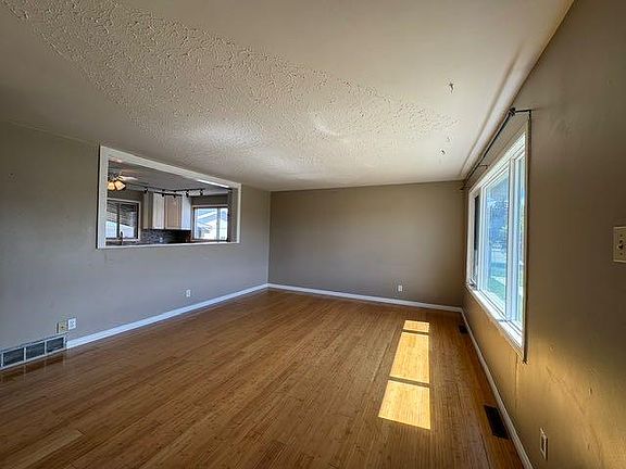 4th image of 103 W Erith Dr