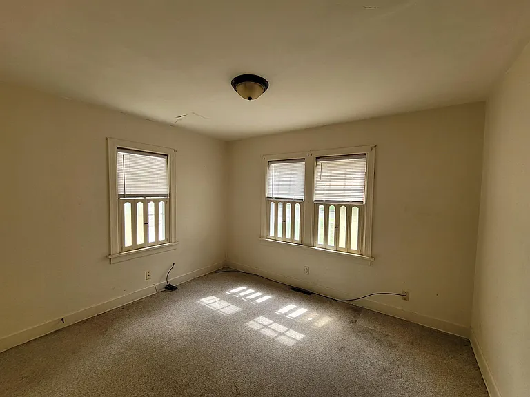 1527 N Woodland Ave — Photo 8
