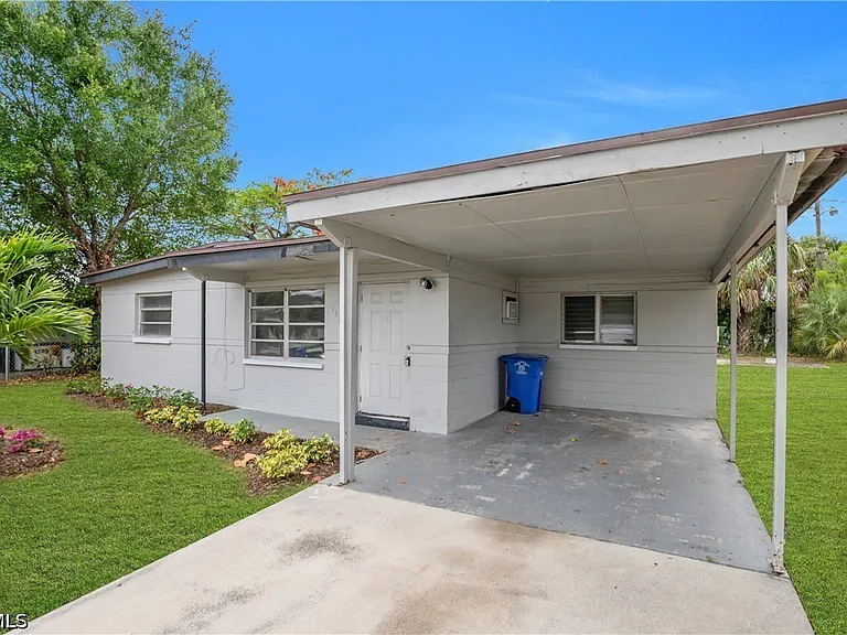 1527 Gardenia Ave — Photo 5
