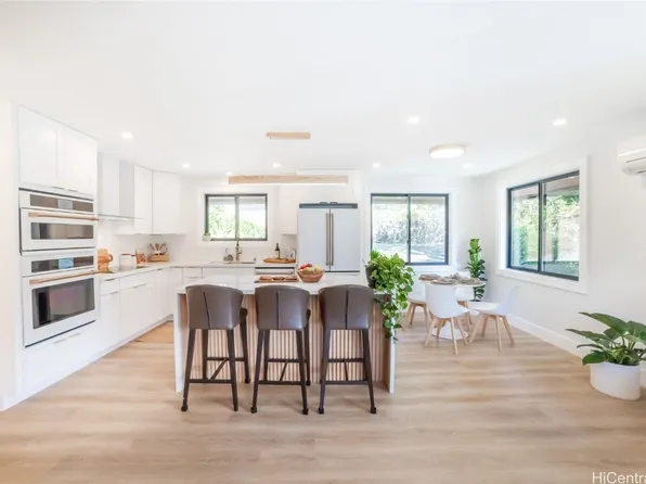 1927 Uluwehi Pl, Honolulu, HI 96822