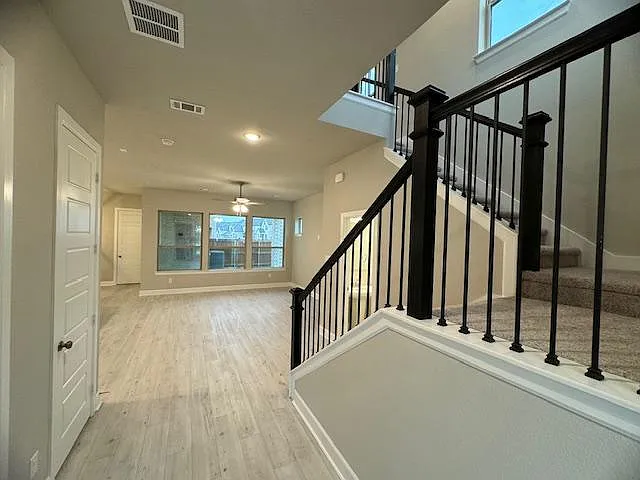 700 Prairie Falcon Dr — Photo 36