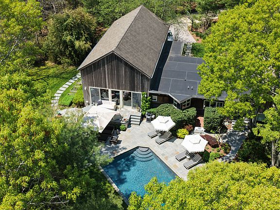 2nd image of 26 Merriwood Dr