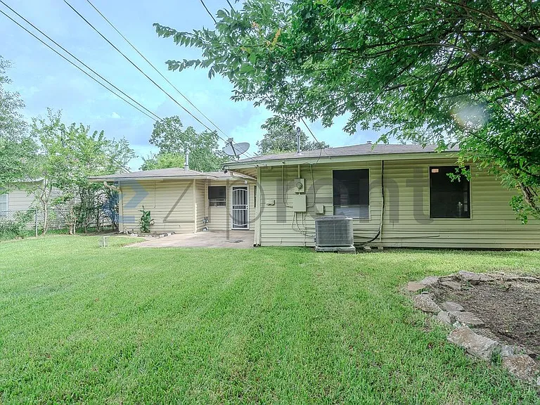 5818 Glenhurst Dr — Photo 26