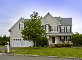 60 Treetops Cir, Princeton, NJ 08540