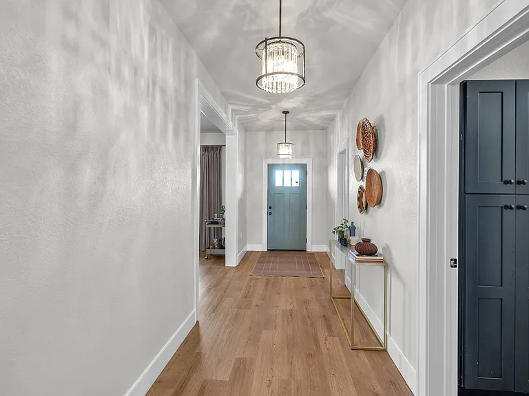 554 E Mitchell St — Photo 5
