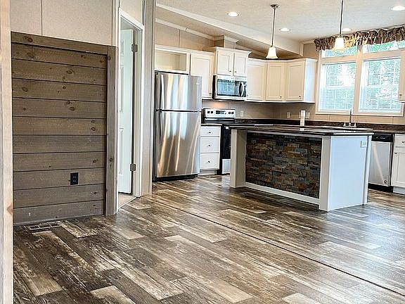 Foyer looking toward kitchen