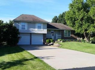 5335 W 201st Ter, Stilwell, KS 66085