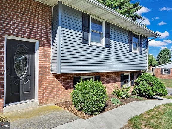3rd image of 802 Pine Hill Rd
