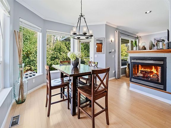 4th image of 3712 Cavendish Blvd