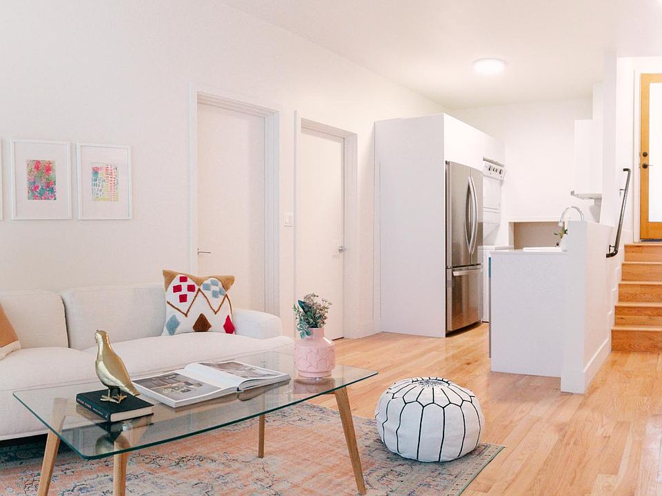 1st image of 517 N Heliotrope Dr #519.75