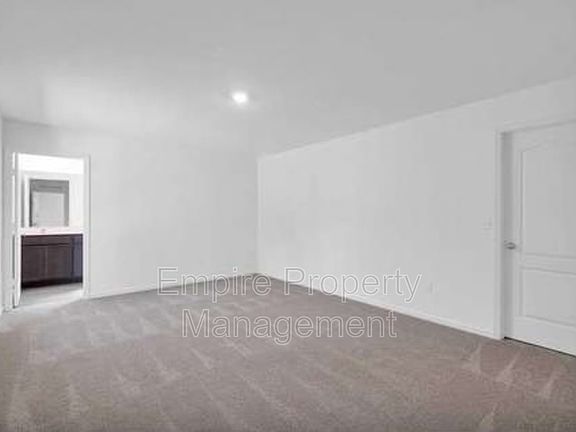 4th image of 3936 Basket St