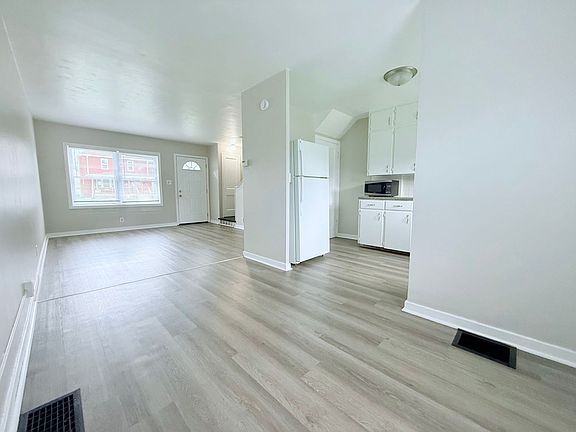 3rd image of 112-126 Locust St Unit 116