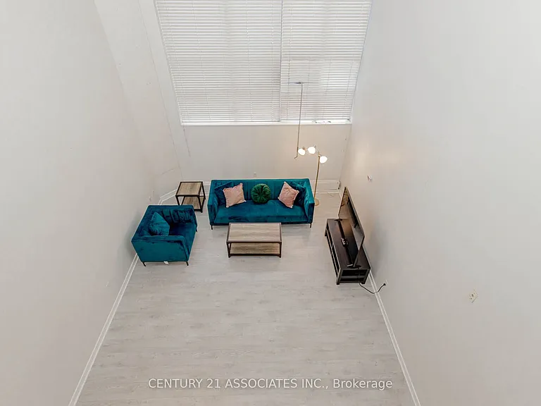 66 Bay St S #107 — Photo 14