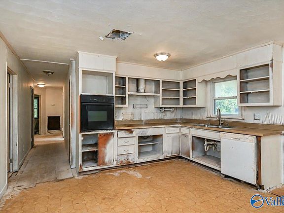 5th image of 2302 Hamilton Dr SW