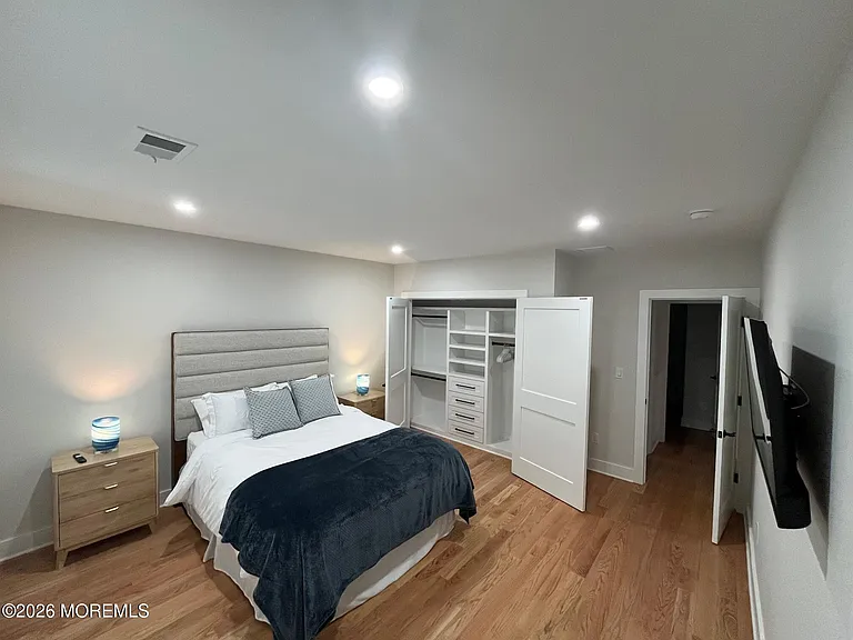 211 Rockwell Ave — Photo 23