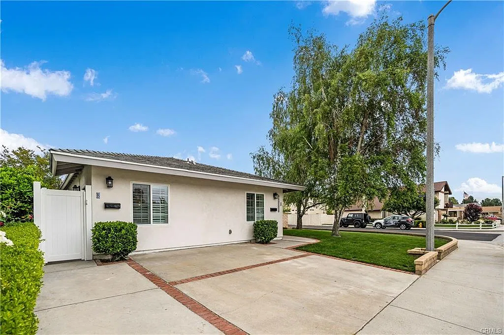 1 bed, 500 sqft, $2,300 — Photo 2