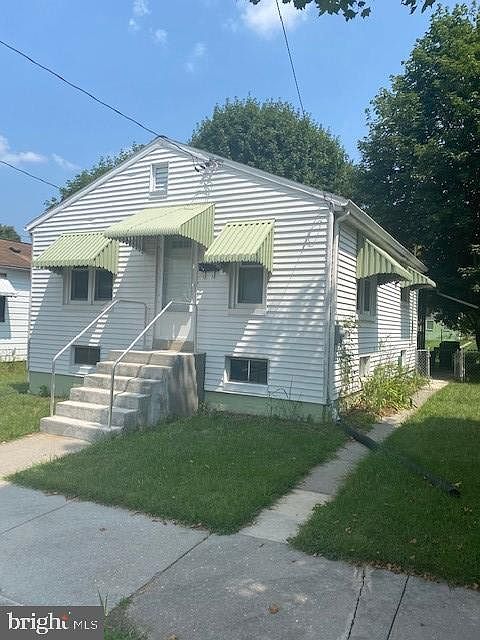 2nd image of 744 N Hanover St