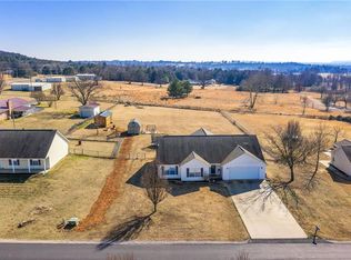 2914 Hatties Ln, Ozark, AR 72949