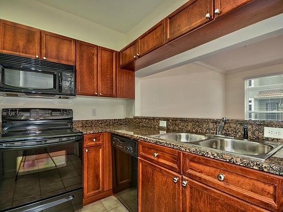 5th image of 3206 Marcellus Cir