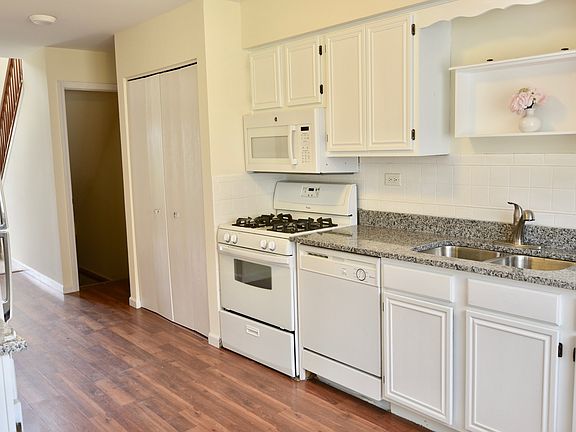 3rd image of 737 E Whispering Oaks Dr