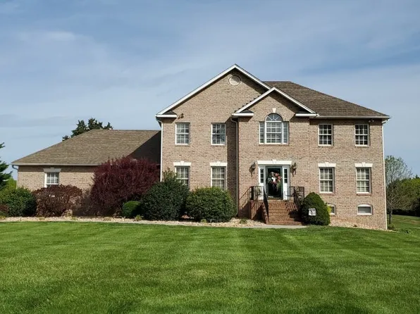 1107 Ashburn Dr, Forest, VA 24551