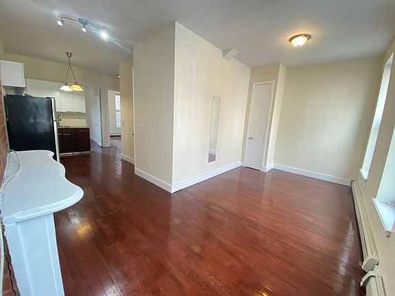 4th image of 698A Dekalb Ave #2