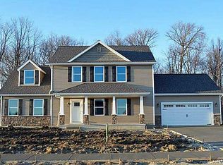 114 Woodbine Dr, Wapakoneta, OH 45895