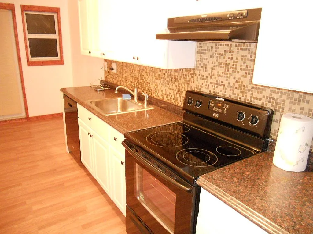 1 bed, 920 sqft, $2,675 — Photo 3